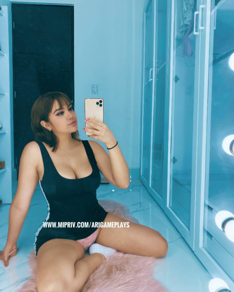arigameplays en sexy vestido negro